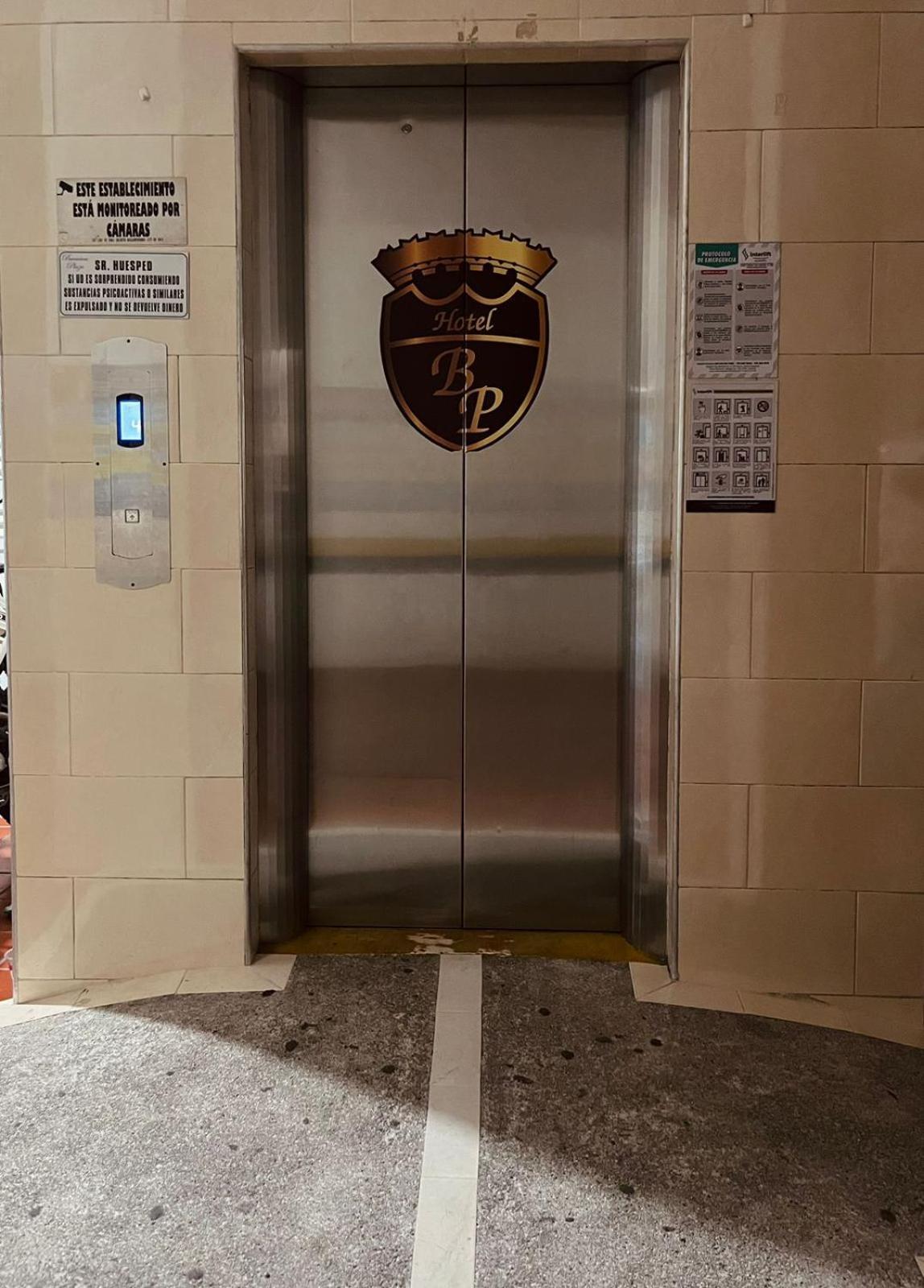 Hotel Bucarica Plaza 부카라망가 외부 사진