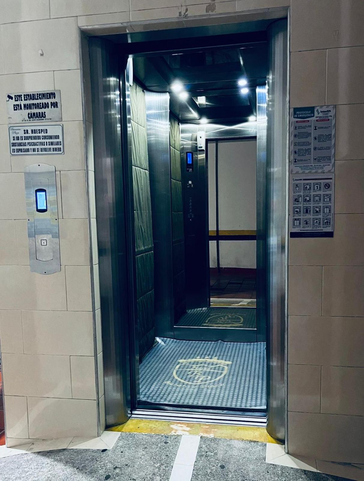 Hotel Bucarica Plaza 부카라망가 외부 사진